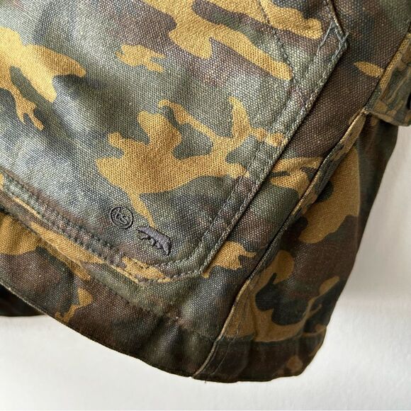 Taylor Stitch The Workhorse Vest in Camo Boss Duck - Picture 4 of 13